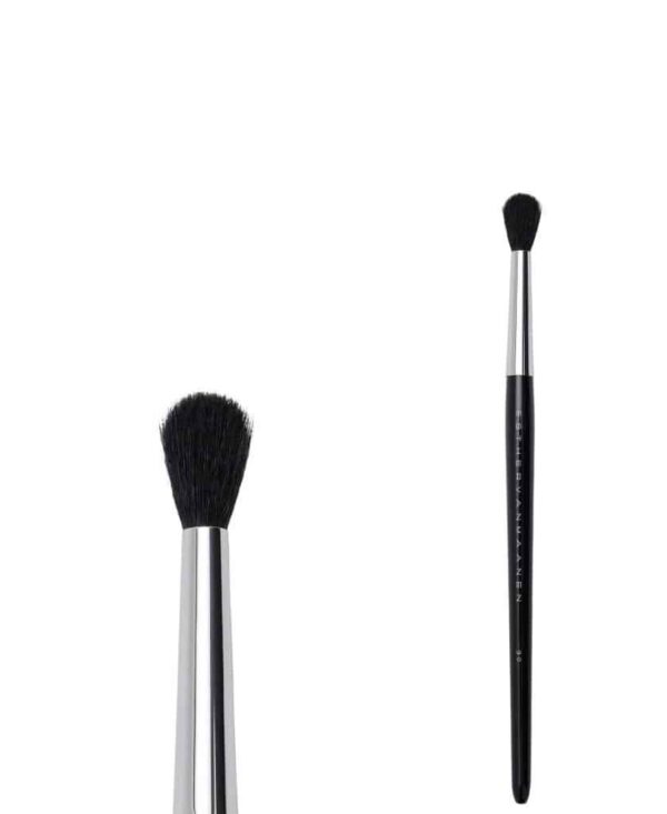 eyeshadow blending brush